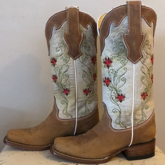 Corral Floral Embroidered Western Boot - Picture 2 of 5